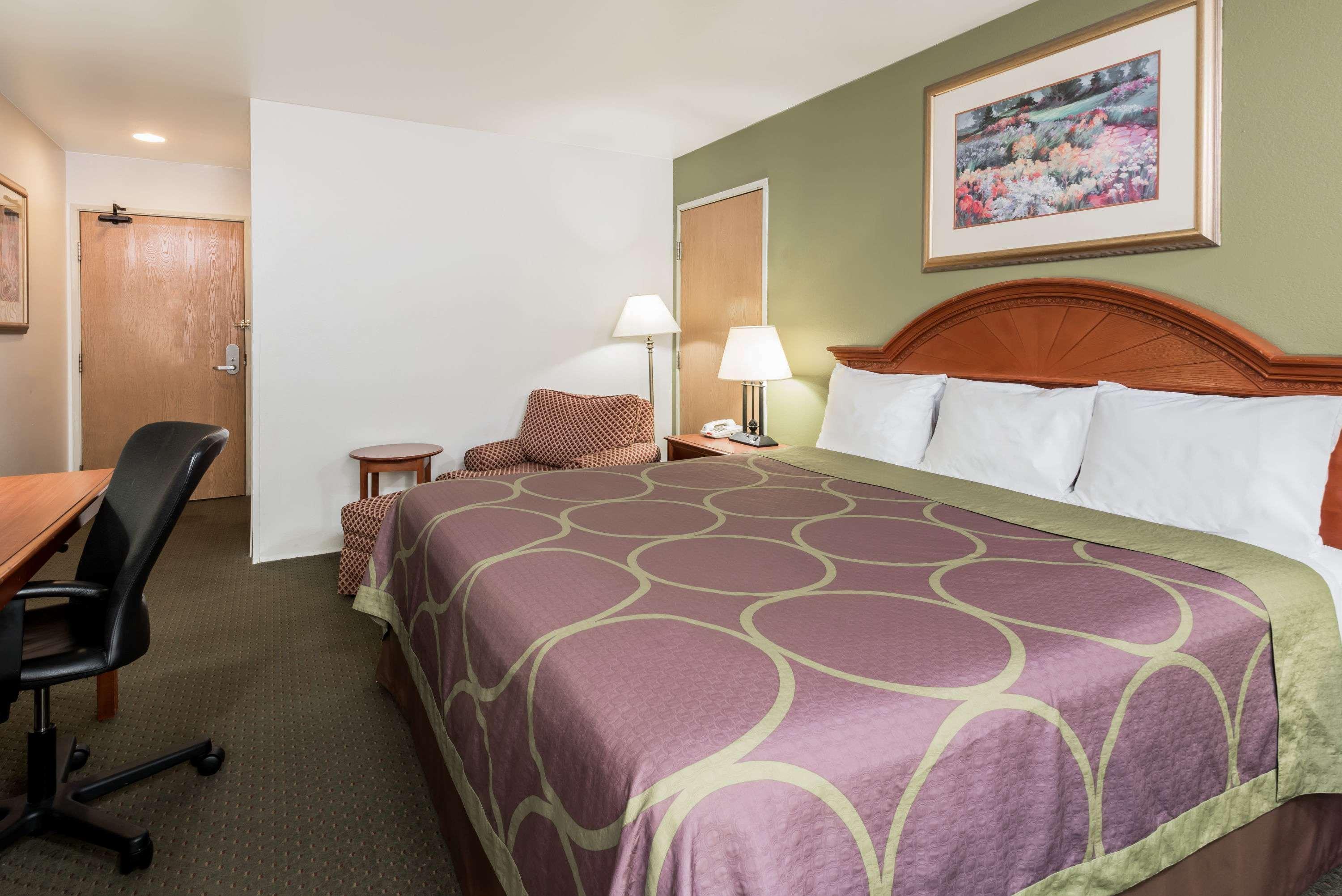 Hotel Super 8 By Wyndham Pittsburgh/monroeville 2*