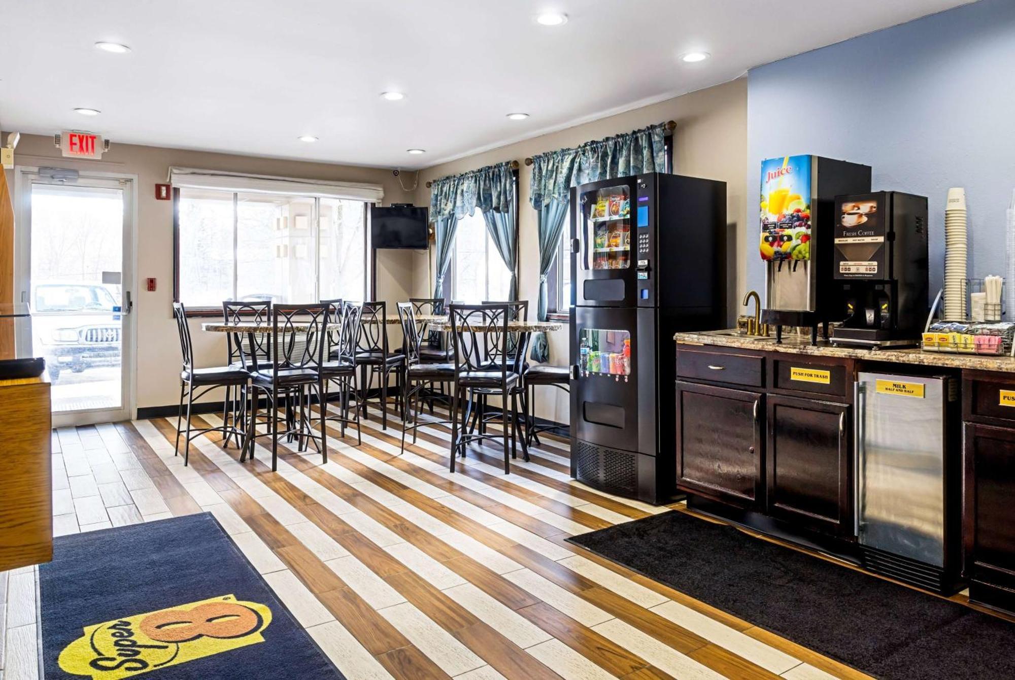 Super 8 By Wyndham Pittsburgh/monroeville