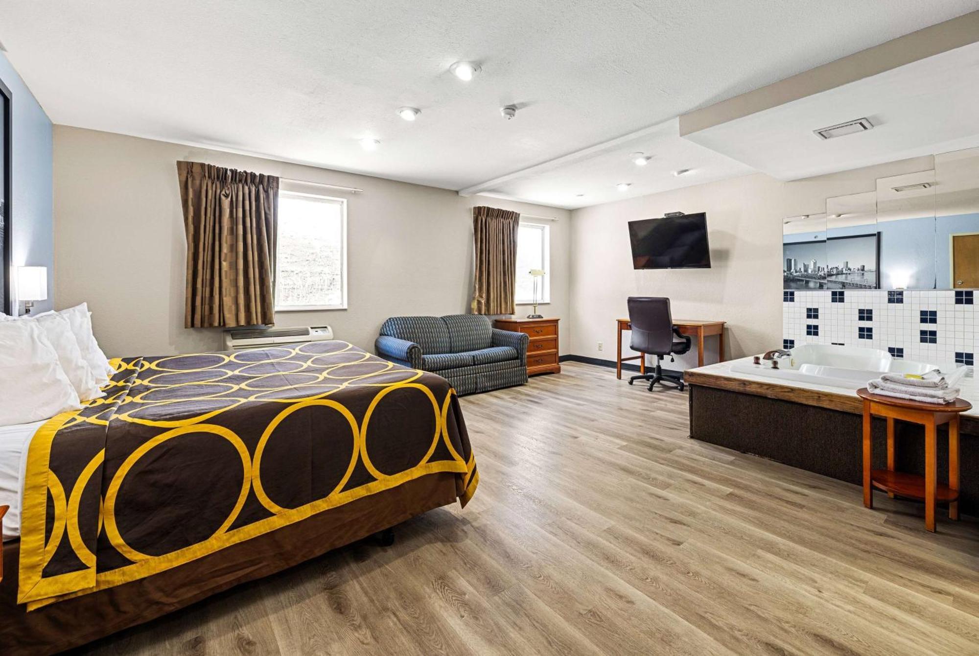Super 8 By Wyndham Pittsburgh/monroeville Monroeville