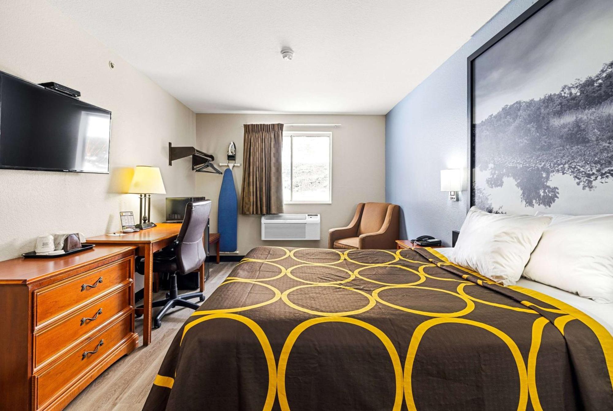 Super 8 By Wyndham Pittsburgh/monroeville Monroeville