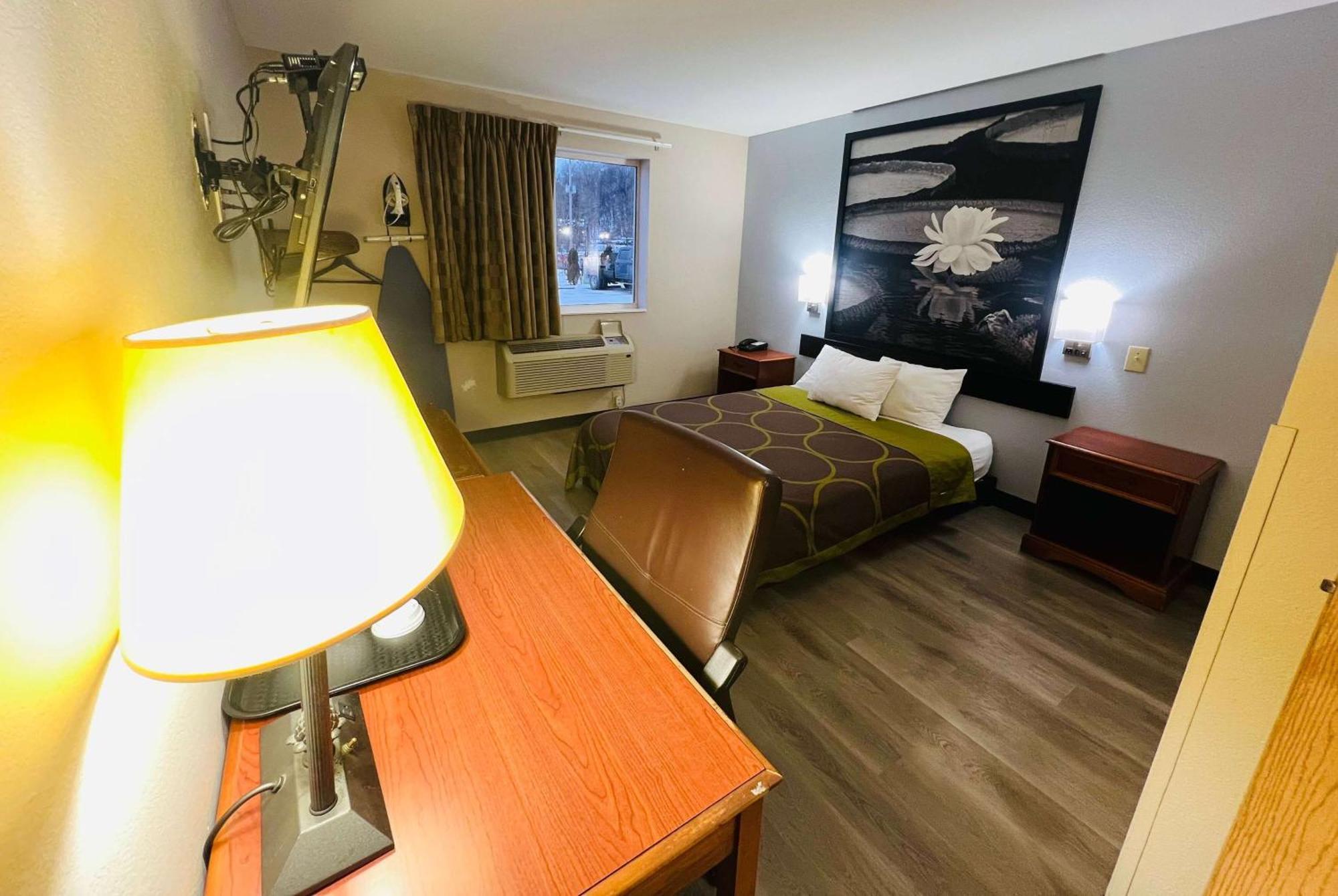 Super 8 By Wyndham Pittsburgh/monroeville