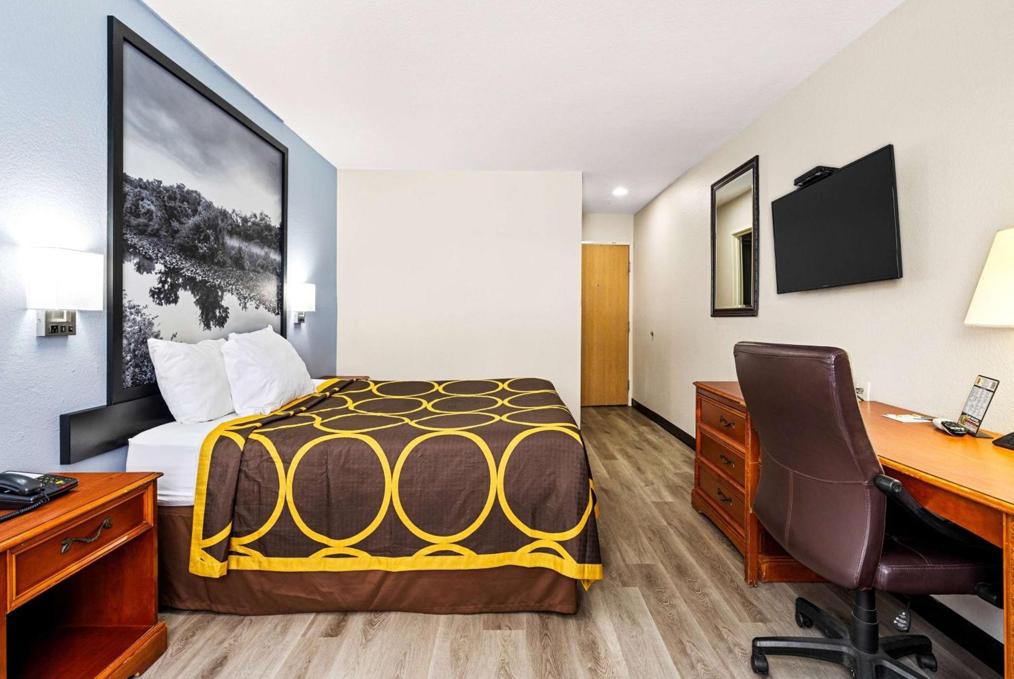 Super 8 By Wyndham Pittsburgh/monroeville Hotel 2*