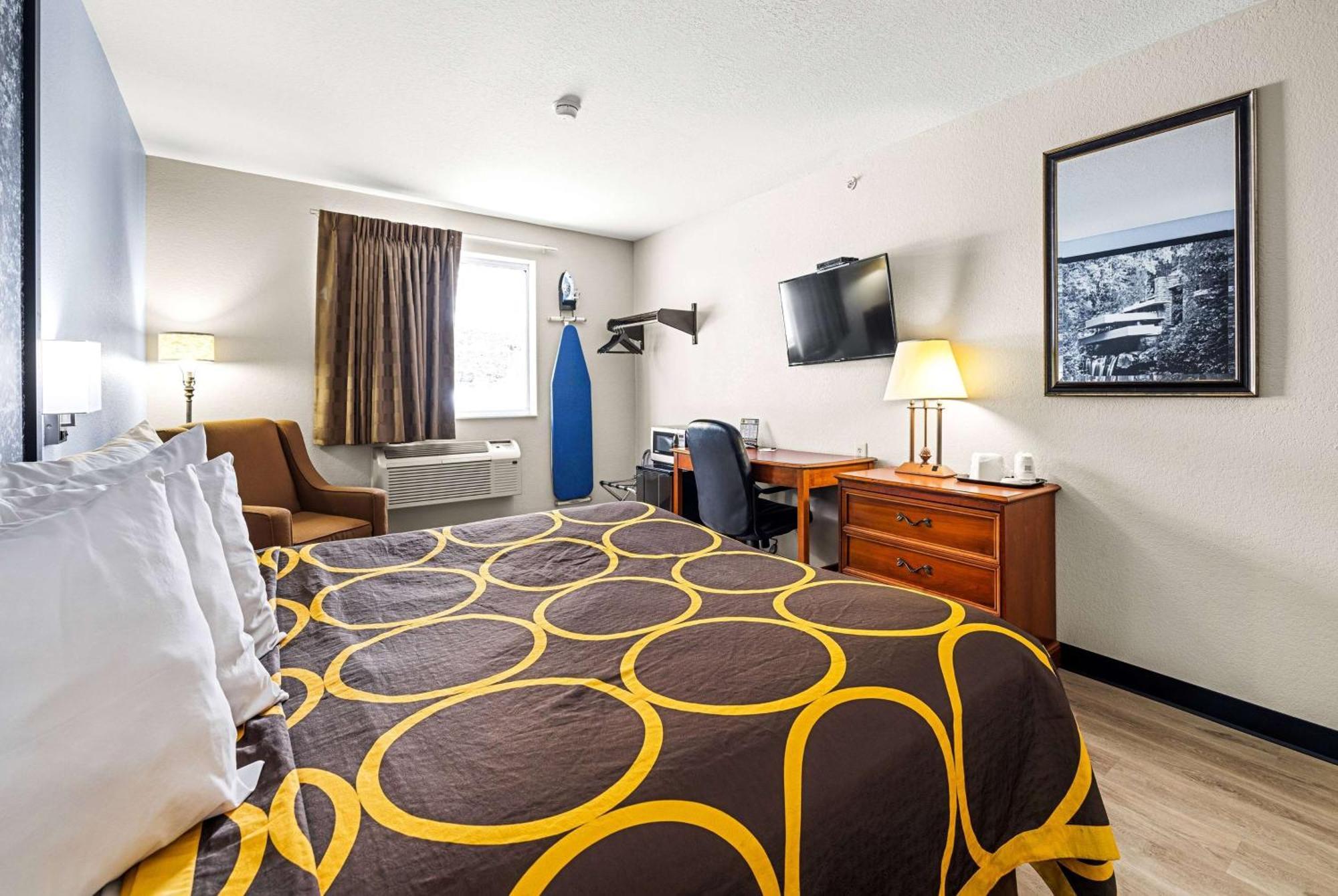 Super 8 By Wyndham Pittsburgh/monroeville 2*