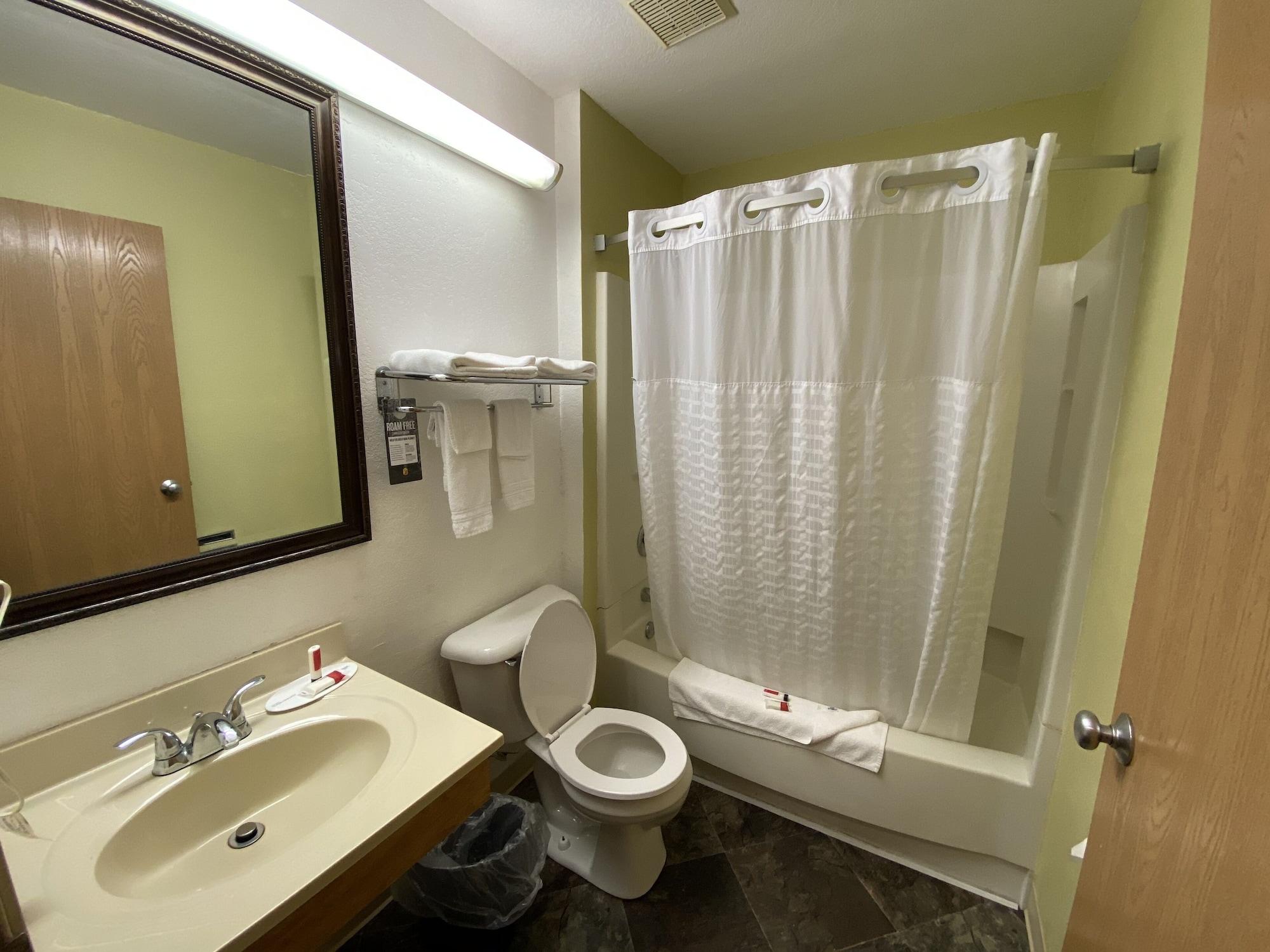 Hotel Super 8 By Wyndham Pittsburgh/monroeville Monroeville