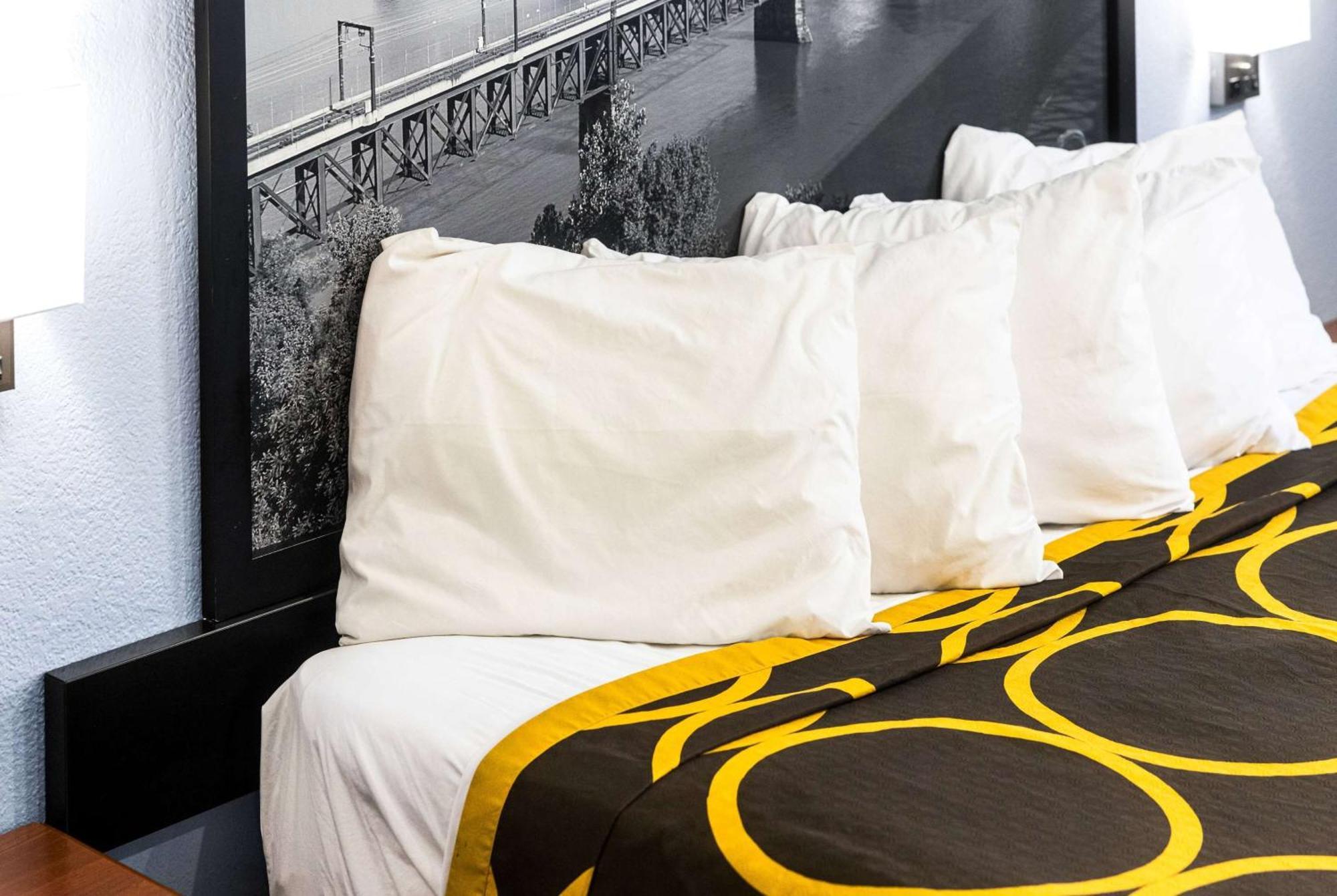 Super 8 By Wyndham Pittsburgh/monroeville Hotel Monroeville