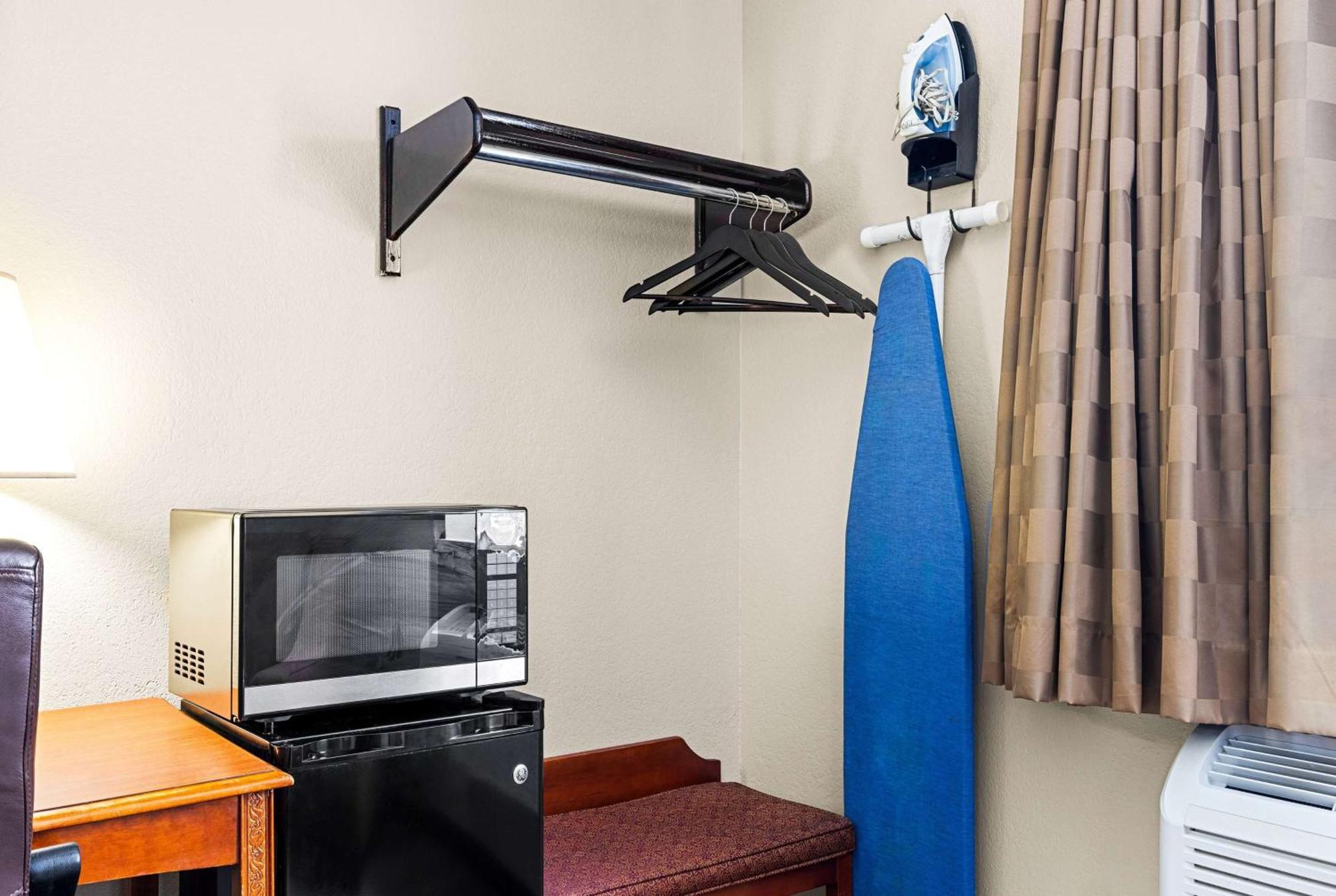 Hotel Super 8 By Wyndham Pittsburgh/monroeville