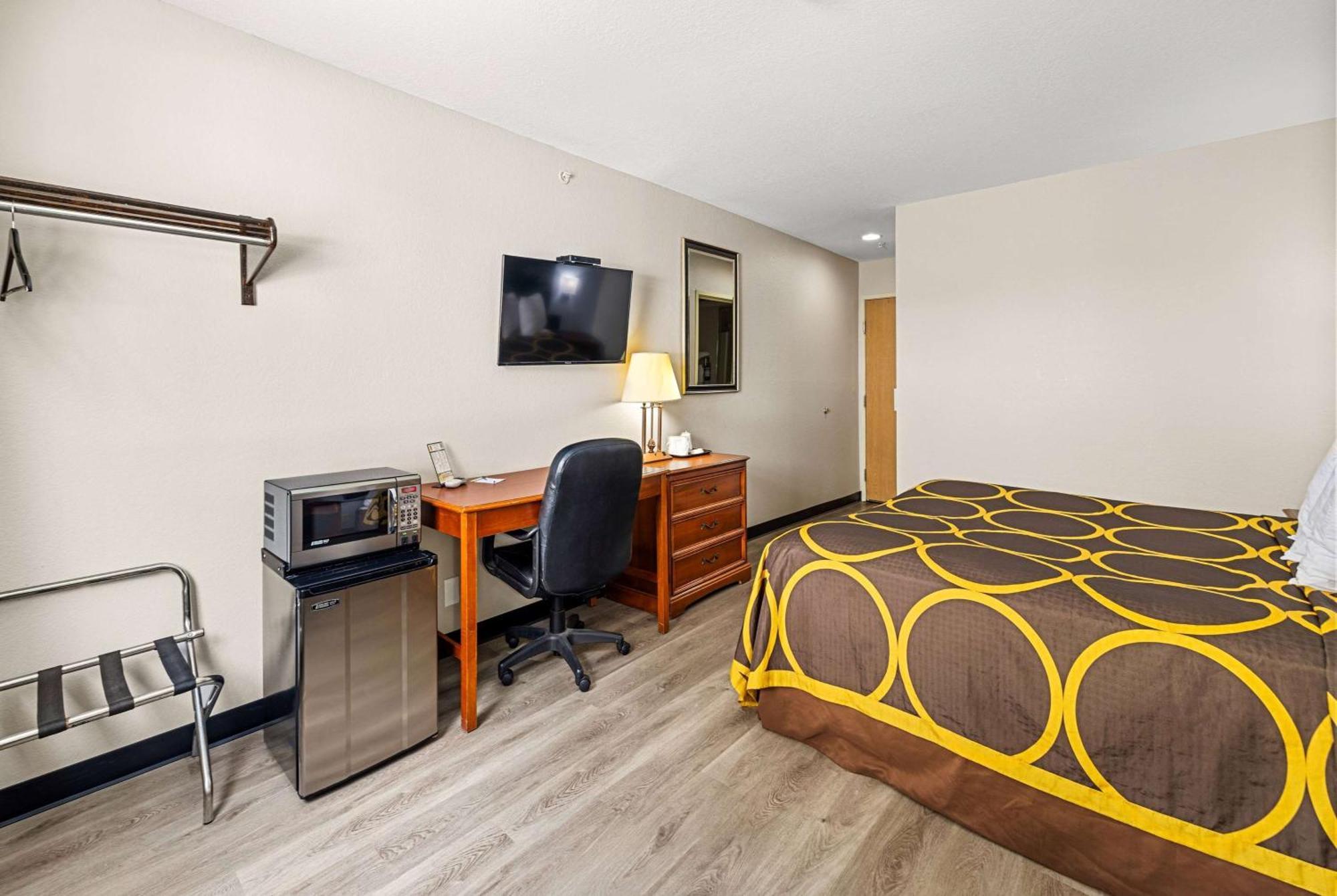 Super 8 By Wyndham Pittsburgh/monroeville