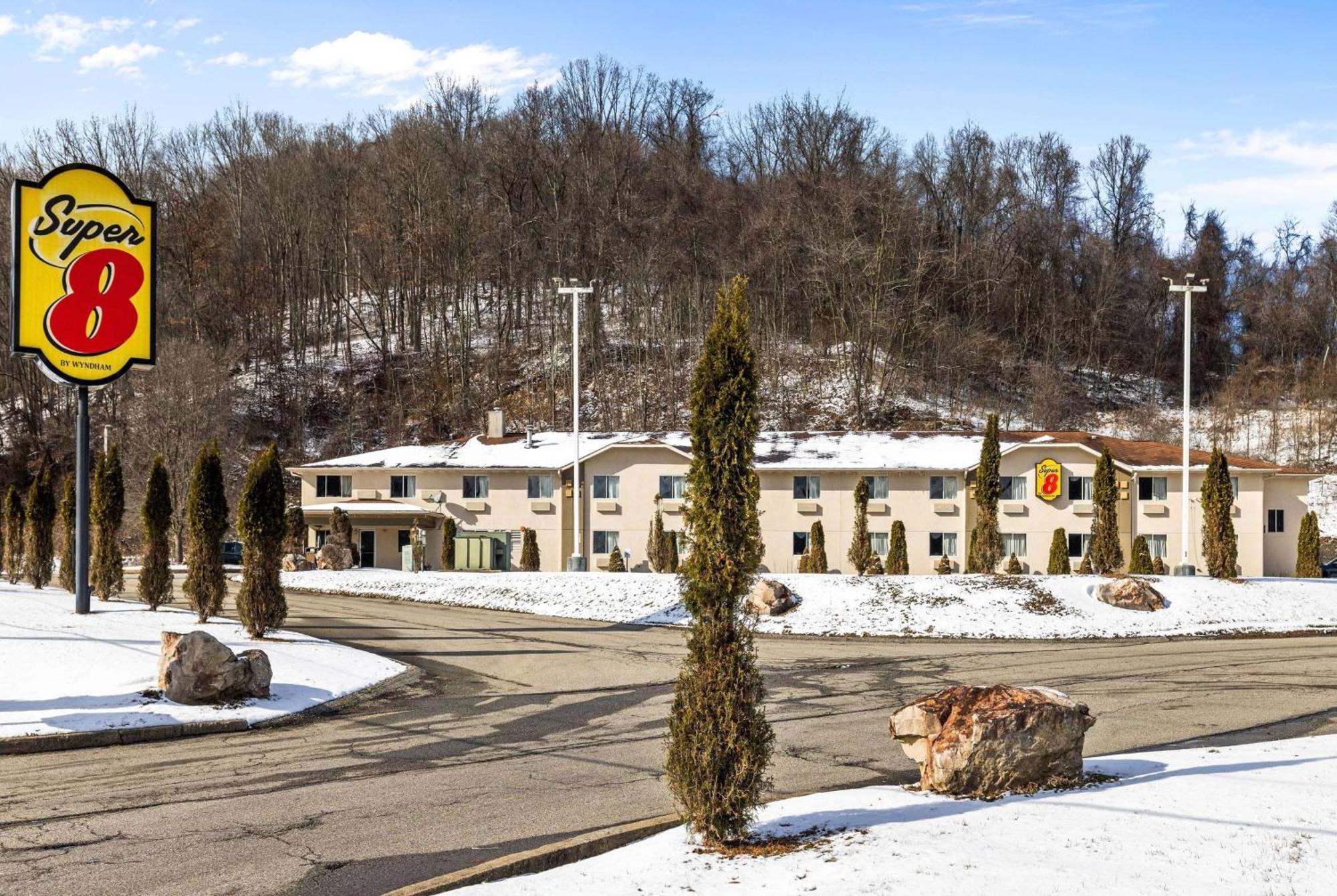 Super 8 By Wyndham Pittsburgh/monroeville Hotel 2*
