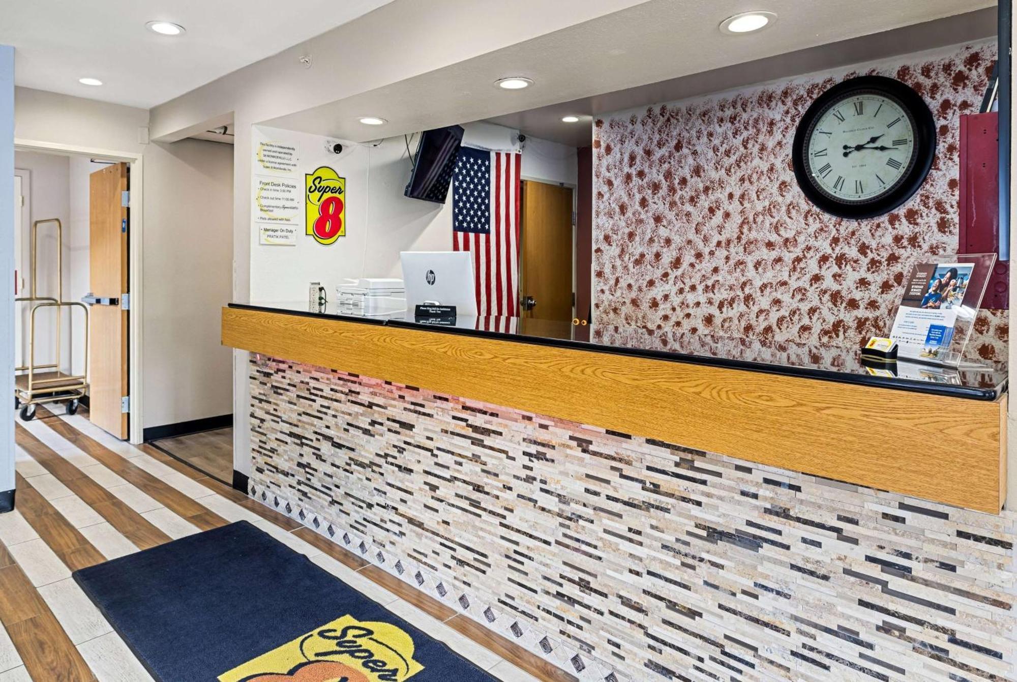 Hotel Super 8 By Wyndham Pittsburgh/monroeville 2*