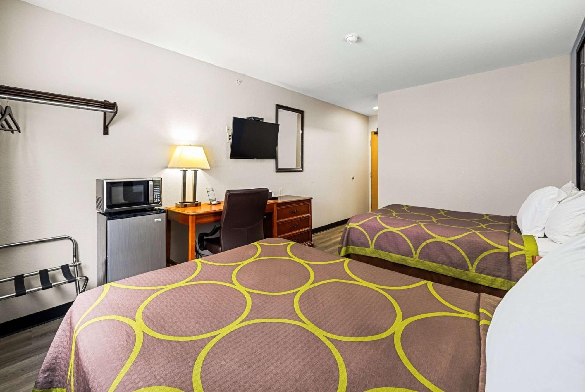 Super 8 By Wyndham Pittsburgh/monroeville 2*